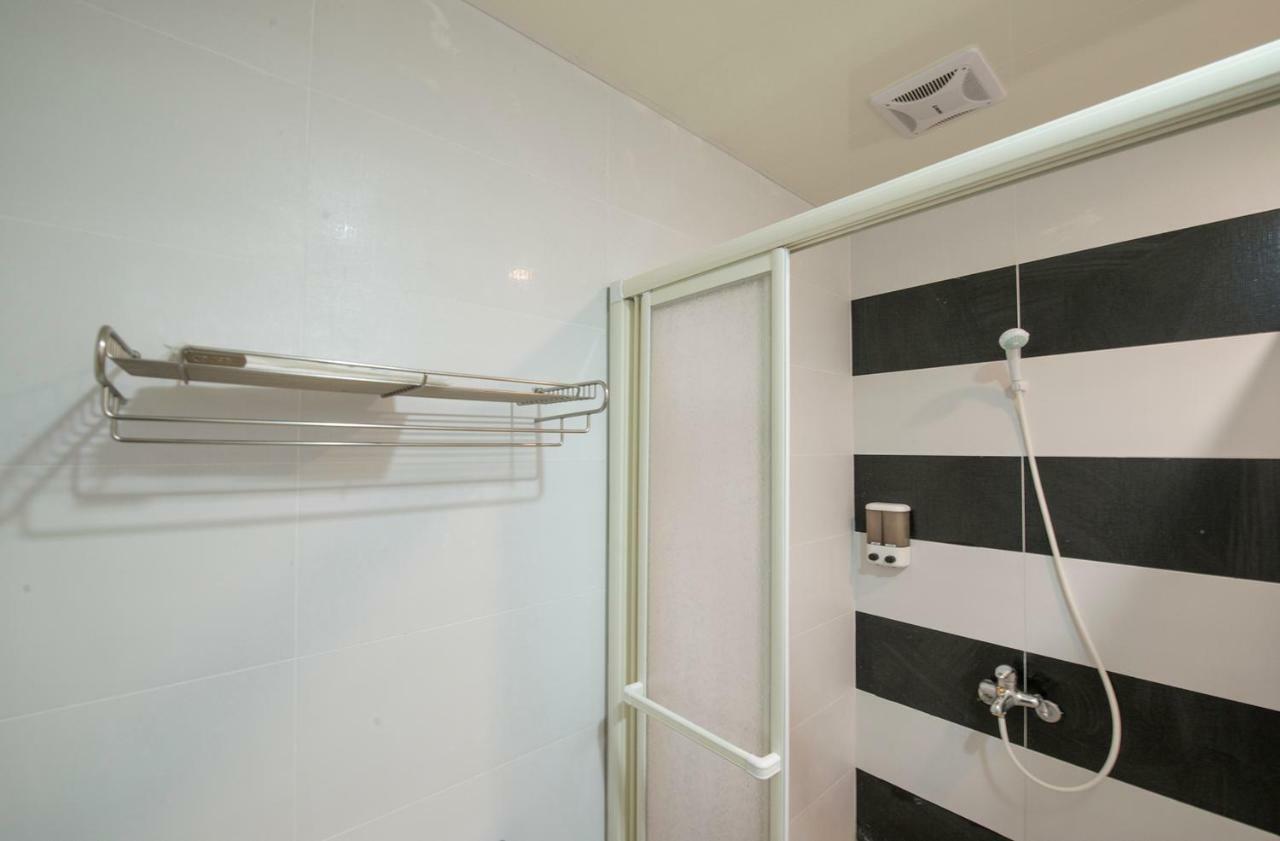 Sunny House Apartment Luodong Bagian luar foto